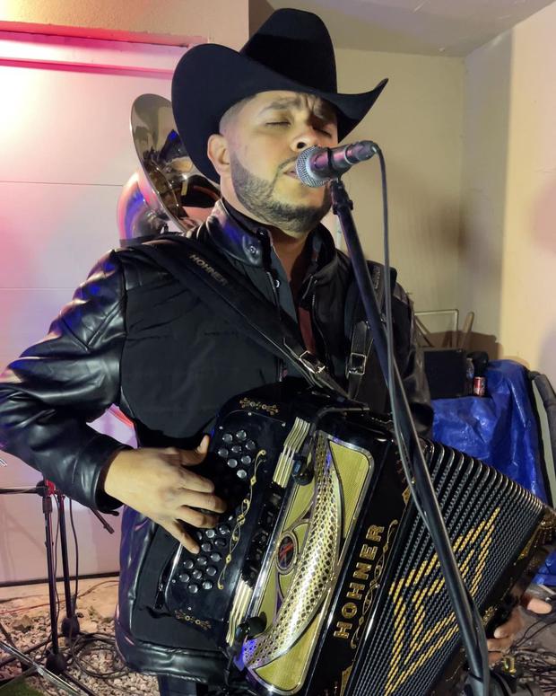 El cantante mexicano es el favorito de Eduin Caz para convertirse en el cantante de Calibre 50 (Foto: Miguel Jacobi / Instagram)