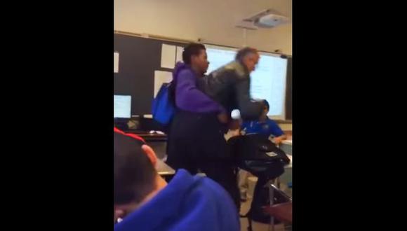 YouTube | Profesor decomisa celular de alumno y termina agredido | VIDEO (Foto: Captura)