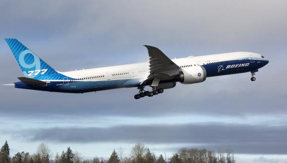 El nuevo avión 777X de largo recorrido de Boeing realizó su primer vuelo el sábado, un gran paso adelante para la compañía cuyas perspectivas más amplias siguen nubladas por La crisis del 737 MAX. (Foto: AFP).