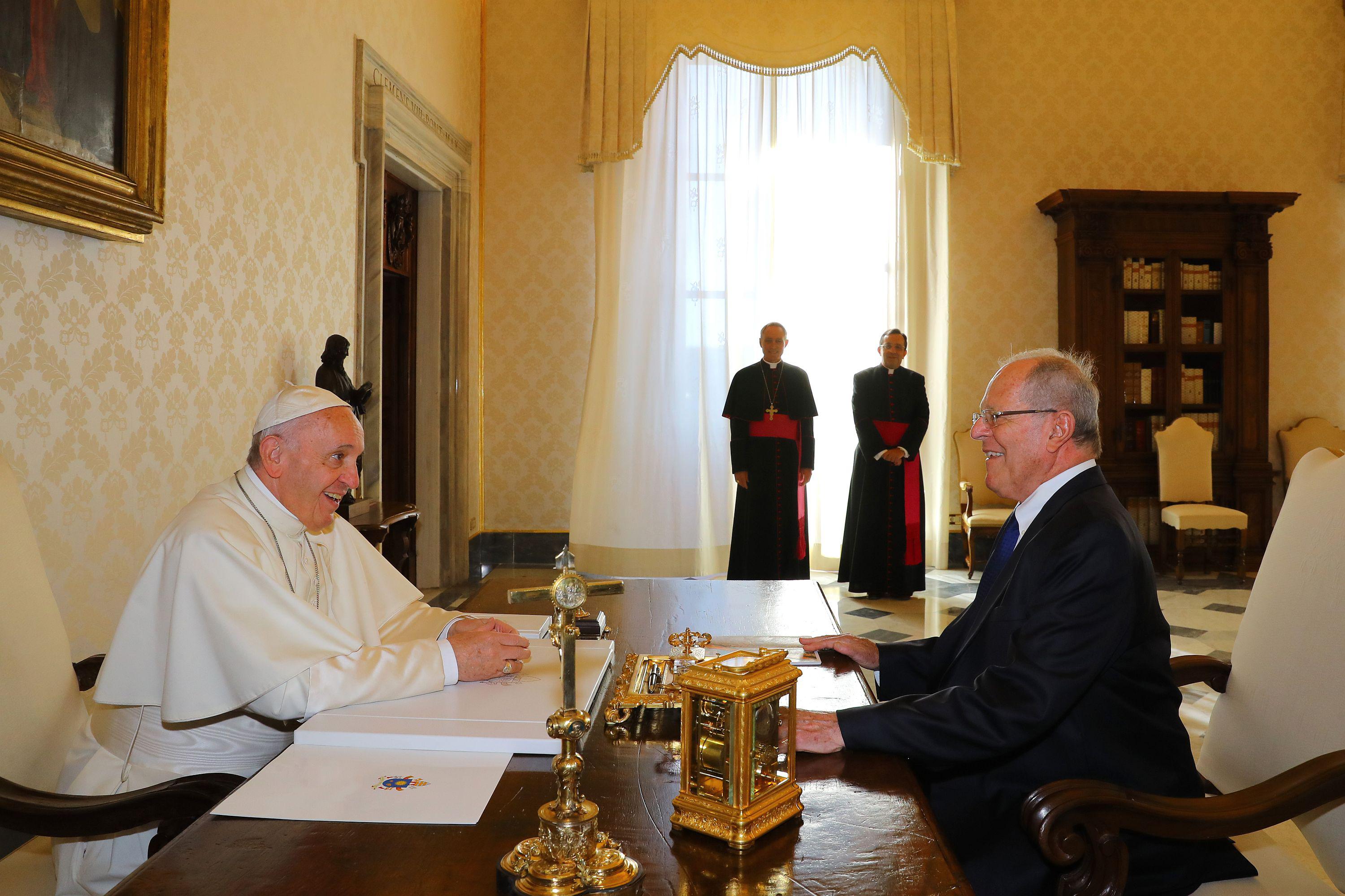 En setiembre de este año, PPK se reunió con el Papa Francisco en la Ciudad del Vaticano. En aquella oportunidad hizo formal la invitación al Sumo Pontífice al Perú. (Foto: Presidencia)