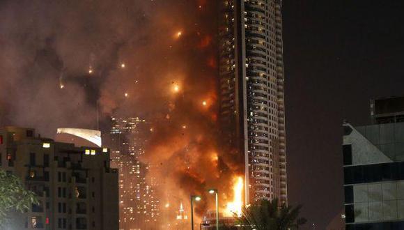 Enorme incendio consumió un lujoso hotel en Dubái