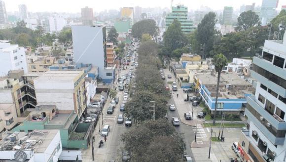 De acuerdo a un documento del Organismo Supervisor de las Contrataciones del Estado (Seace), la Empresa Municipal Administradora de Peaje de Lima (Emape) eligió al Consorcio Vial Magdalena para ejecutar los trabajos en dicha vía. La obra demandará una inversión de S/7,8 millones. (El Comercio)