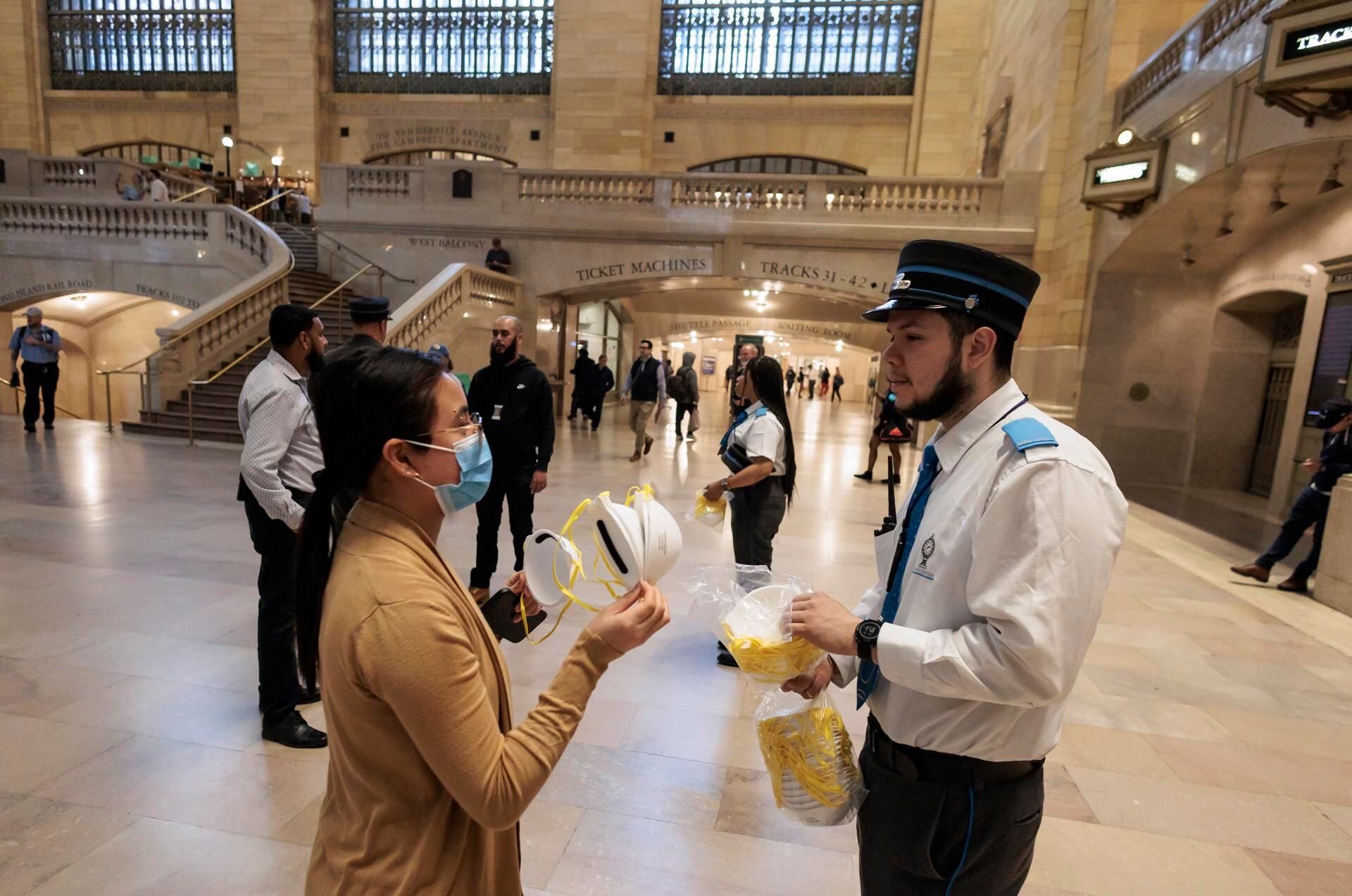 New York Subway rail employee Jommy Mosquera hands out N95 masks to people.  (EFE/EPA/JUSTIN LANE).