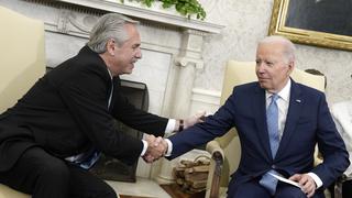 Fernández pide a Biden que siga apoyándolo en las negociaciones con el FMI