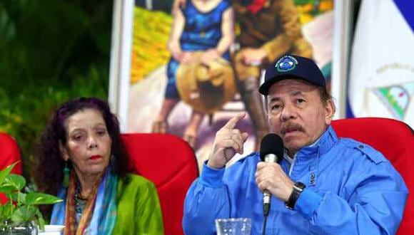 El presidente de Nicaragua, Daniel Ortega, habla junto a su esposa Rosario Murillo, el 10 de febrero de 2023, en Managua, Nicaragua. (Foto de Cesar Pérez / Presidencia de Nicaragua / EFE)