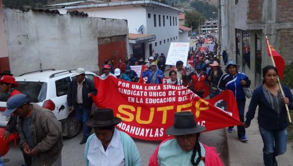 Apurímac: profesores bloquearon vías en Abancay y Andahuaylas