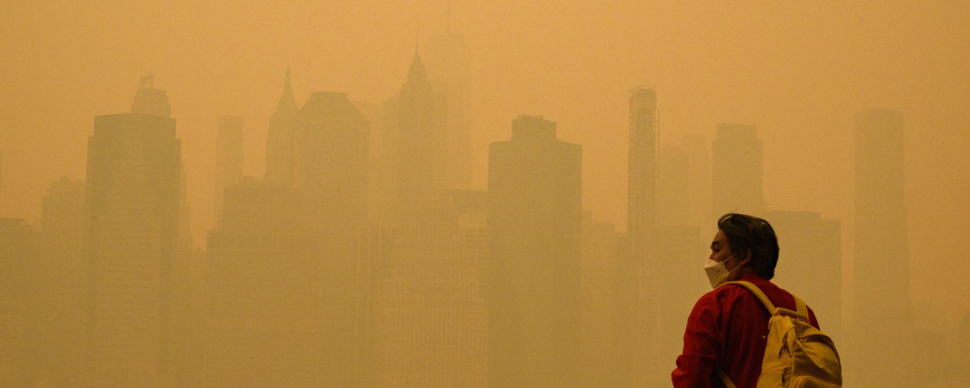 Humo tóxico invade Nueva York: “Estas partículas en el aire pueden producir envenenamiento”