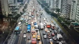 Surco: reportan gran congestión vehicular en cuatro carriles de la Panamericana Sur tras choque entre dos camiones 