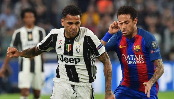 Dani Alves se pronunció sobre el posible fichaje de Neymar al PSG. (Foto: AFP)