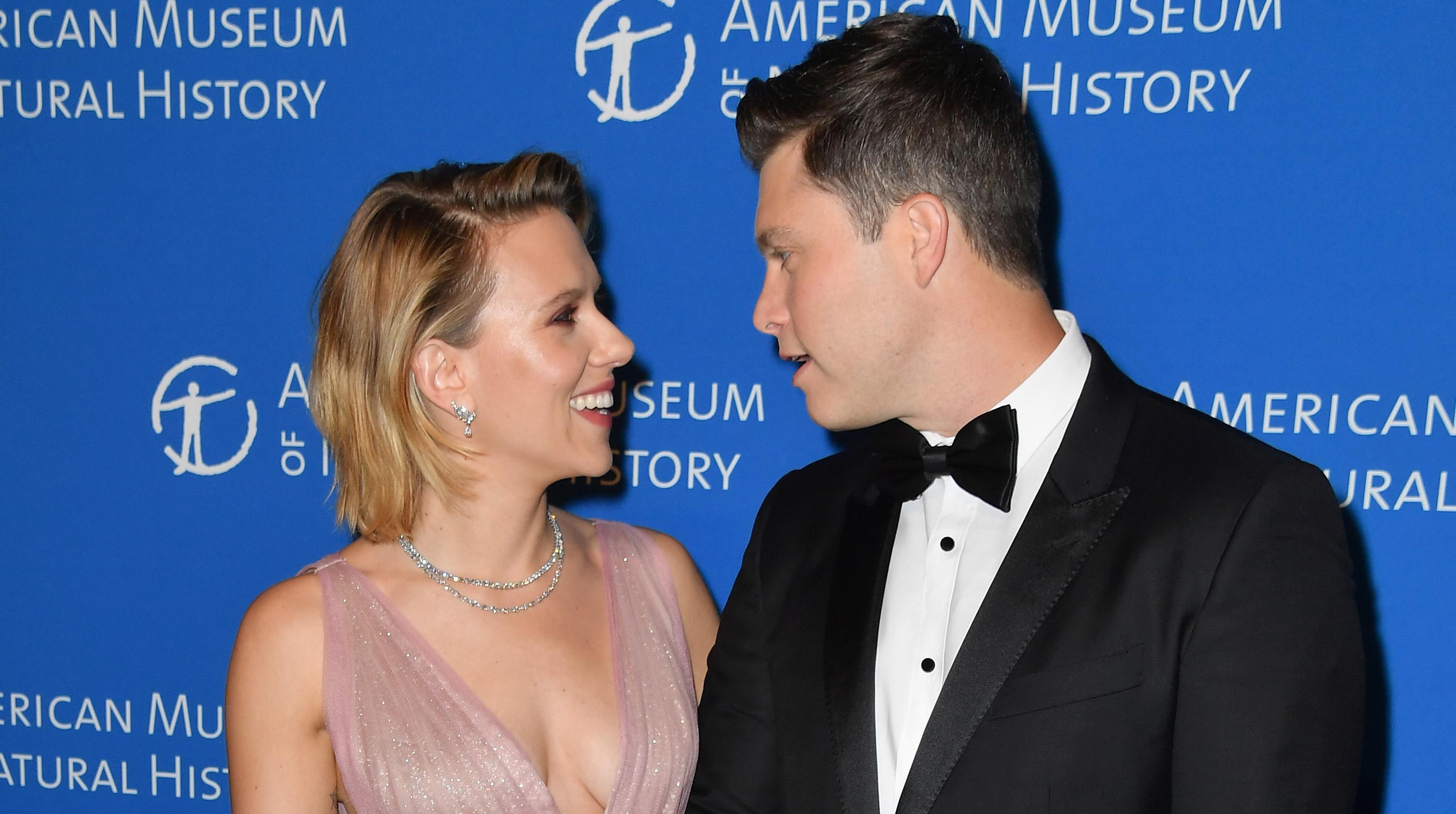 Scarlett Johansson y Colin Jost empezaron a salir en 2017. Foto: Angela Weiss para AFP.