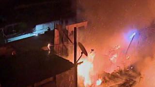 Incendio en Barrios Altos destruyó dos casas y dejó un herido