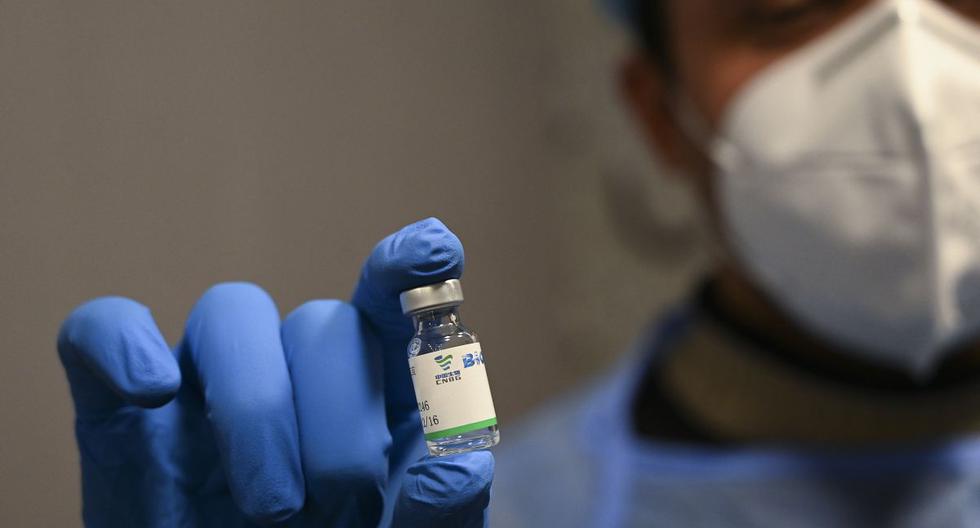 Un reciente estudio realizado en el personal de salud peruano, señala que la vacuna de Sinopharm tiene una alta efectividad previniendo la muerte por COVID-19 en quienes hayan recibido las dos dosis.  (Aamir QURESHI / AFP).