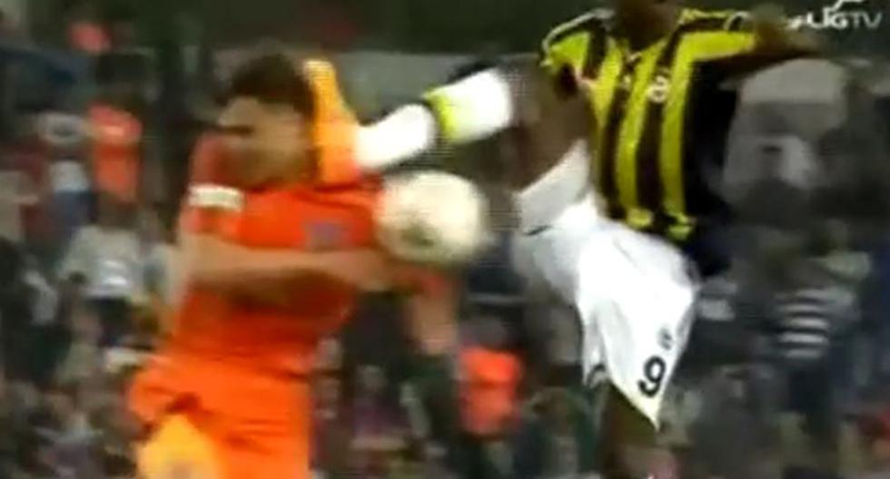 Turquía: Jugador del Fenerbahce comete brutal falta. (Foto: Captura)