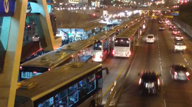 Bus averiado generó caos en usuarios del Metropolitano [FOTOS] - 1