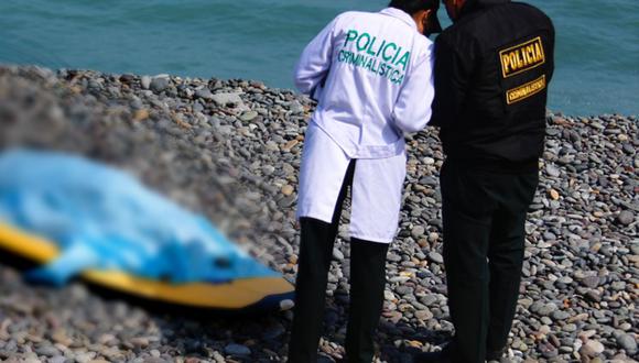 Surfista muere en la playa Makaha. La policía de turismo ya se encuentra en el lugar para esclarecer los hechos | Foto: Hugo Curotto / @photo.gec