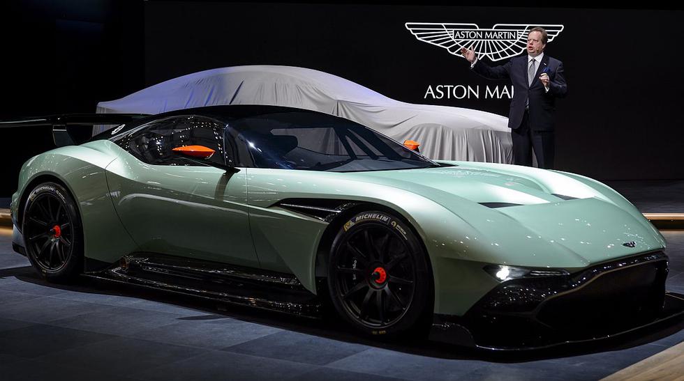 La marca inglesa Aston Martin present&oacute; el prototipo de su superdeportivo Vulcan. &quot;Vulcan representa lo mejor de todo lo que conocemos y podemos hacer&quot;, dijo Andy Palmer, gerente ejecutivo de la marca. El supercoche es tan exclusivo que s