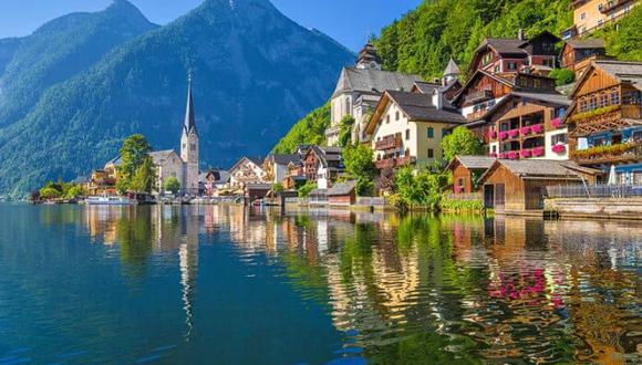 El distrito de Hallstatt, ubicado en el centro de Austria, es considerado uno de los pueblos más bonitos del país. Esta nación europea está buscando profesionales de todo el mundo para que trabajen en ella.