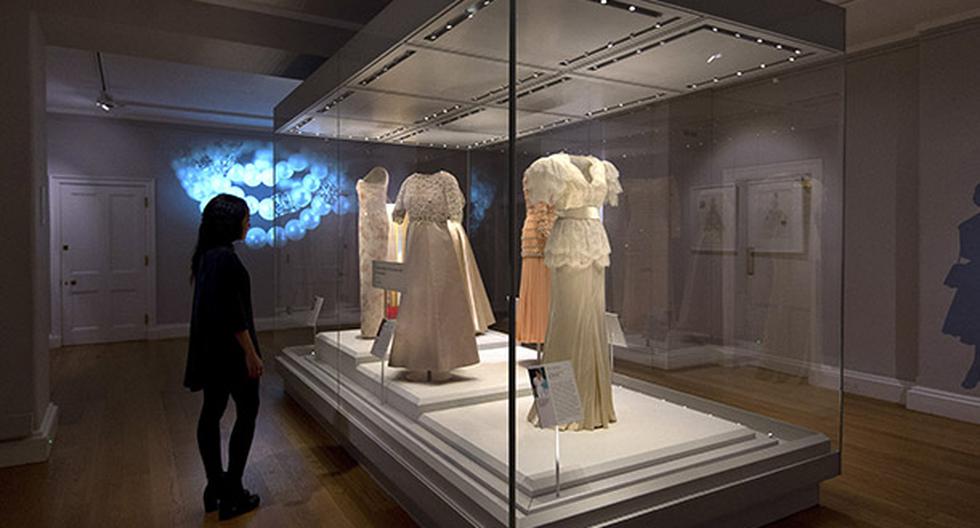 Salen a subasta dos vestidos que la princesa Diana lució en viajes oficiales. (Foto: Getty Images)