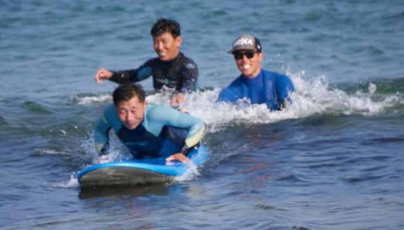 La aventura del estadounidense que surfea en Corea del Norte