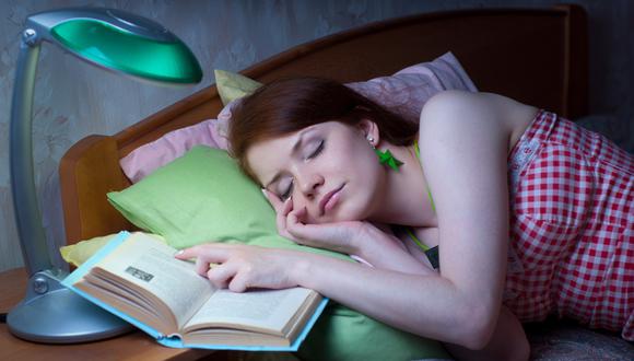 ¿Por qué me duermo cuando leo y qué puedo hacer para evitarlo?