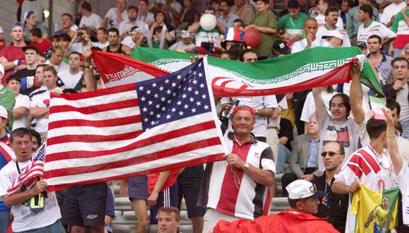 Aficionados estadounidenses e iraníes se mezclaron en las tribunas del estadio Gerland, de Lyon, aquel 21 de junio de 1998 en el partido que sus países jugaron por la primera fase del Mundial de Francia. (Foto AFP)