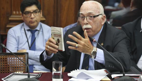 El vocero de Fuerza Popular, Carlos Tubino, participa en la sesión de la Comisión de Inmunidad Parlamentaria que aborda el caso de Edwin Donayre, el último martes 5 de febrero. (Foto: Congreso).