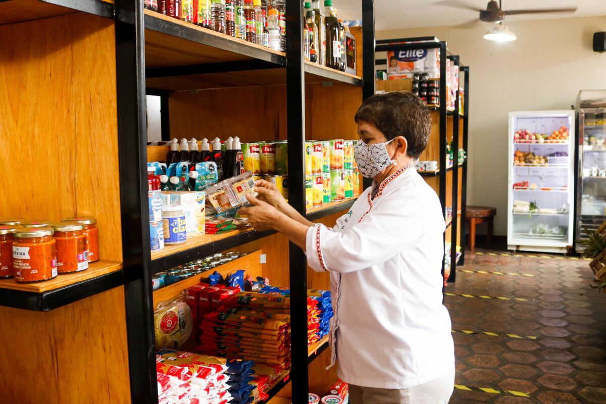 Lo primera decisión: transformar el primer piso de La Patarashca en un mini market con alimentos frescos y productos a base de insumos locales. (Foto: La Patarashca)