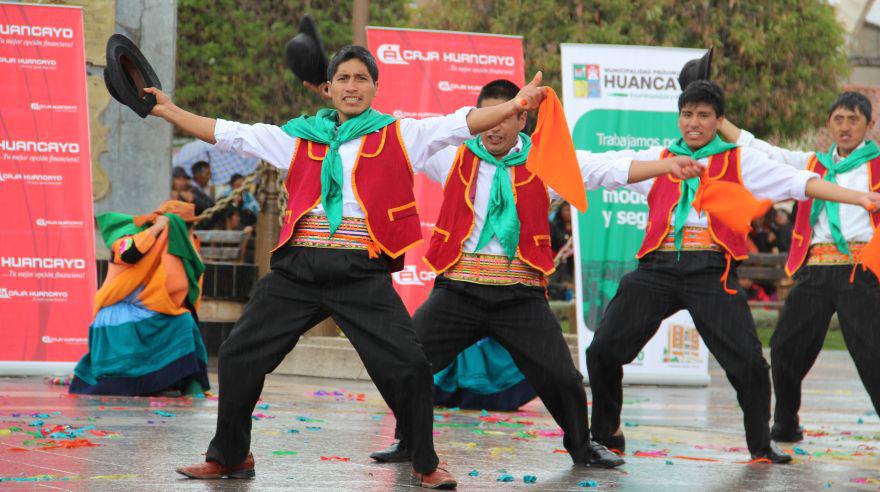 Día del Huaylarsh: danzantes bailaron pese a intensa lluvia - 3