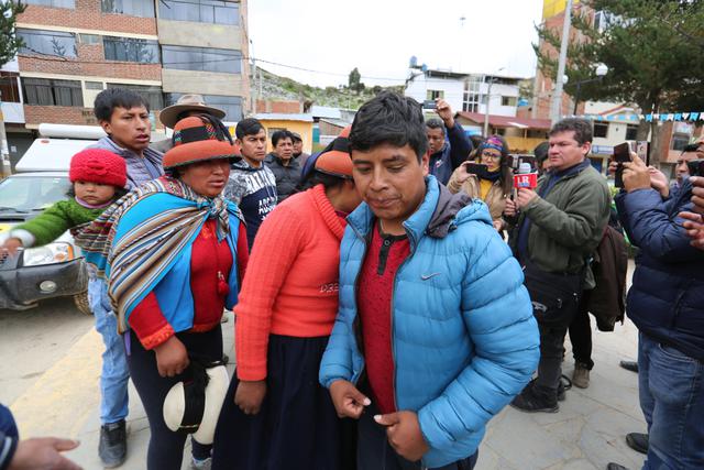 Edison Vargas aseguró que el bloqueo continuará mientras no se libere a los asesores de la comunidad de Fuerabamba (Foto: Antonio Álvarez/Enviado especial).