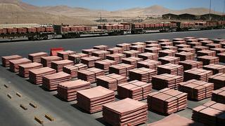 Precio del cobre cayó a US$7.065 por tonelada, su mínimo en más de un mes