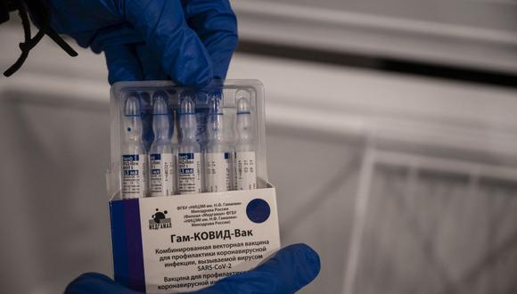 Se ven viales con una dosis de la vacuna Sputnik V contra el coronavirus COVID-19. (Yuri CORTEZ / AFP).