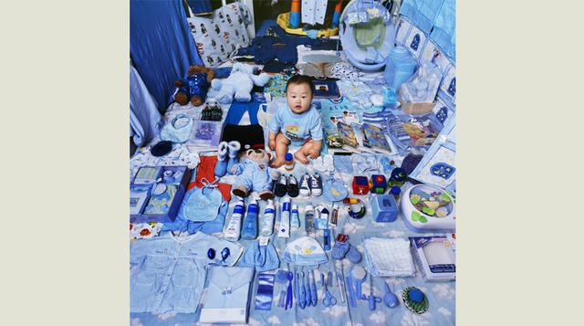 Azul y rosado: Fotógrafa retrata niños rodeados de sus cosas - 3