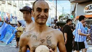 Argentina: hincha de Racing lleva la calavera de su abuelo al partido contra Boca y causa sensación en redes