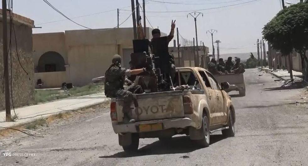 Las FSD en su avance contra ISIS en Al Raqa. (Foto: YPG / YouTube)