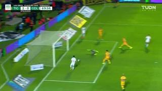 Sin portero y debajo del arco: el imperdonable gol fallado de Oribe Peralta  | VIDEO