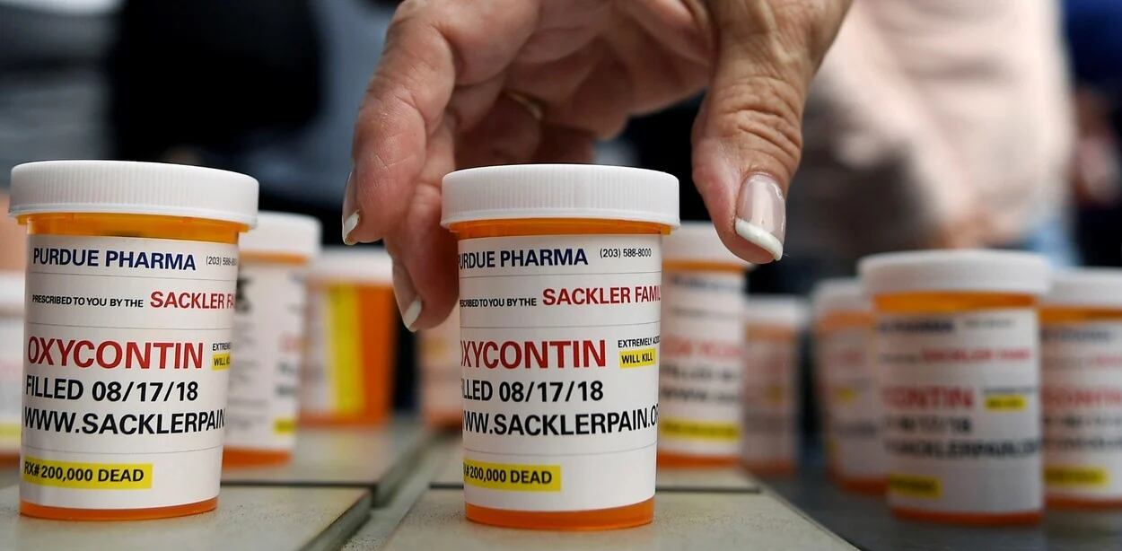 The OxyContin, a drug made from oxycodone, is considered the trigger for the opioid crisis that is ravaging the United States.  The Sacklers are pointed out for having hidden the effects of the drug while they were marketing it. 