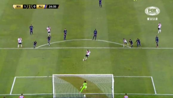 River Plate vs. Alianza Lima: Pratto falló el 2-0 tras penal por falta de Duclós. (Foto: captura)