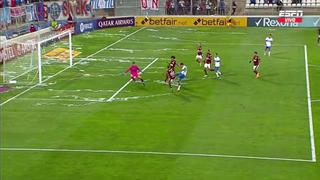 Autogol de Isla, tras intervención de Zampedri, para el 1-1 de U. Católica vs. Flamengo | VIDEO