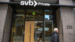 Las firmas de capital privado buscan comprar partes de Silicon Valley Bank