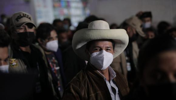 En Twitter, el postulante también pidió al pueblo “estar vigilantes en la defensa de la democracia”, pero en paz en las calles. (Foto: El Comercio)