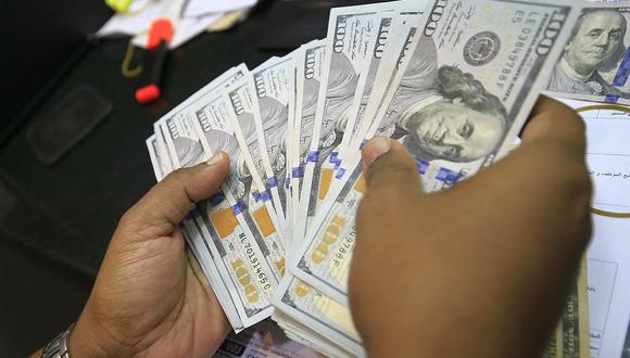 En el mercado paralelo o casas de cambio de Lima, el tipo de cambio se cotiza a S/3,600 la compra y S/3,625 la venta. (Foto: AFP)