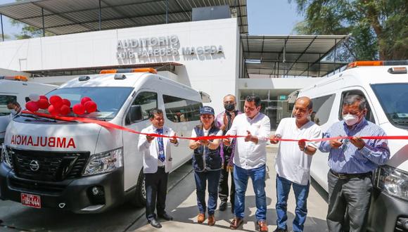 La ministra Rosa Gutiérrez entregó cuatro nuevas ambulancias al departamento de Piura. (Foto: Minsa)