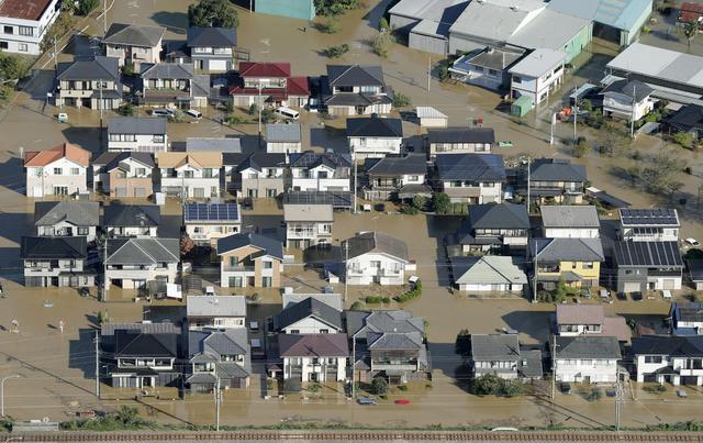 Casas sumergidas en Ashikaga, al norte de Tokio. (Takuya Inaba / Kyodo News vía AP).
