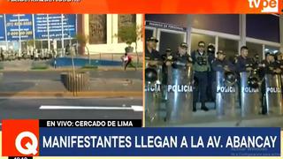 Manifestantes lanzaron piedras a sede del Ministerio Público y se enfrentaron a la Policía en la Av. Abancay y plaza San Martín