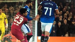 Luis Díaz recibió un fuerte golpe en el rostro durante el Liverpool vs. Rangers | VIDEO
