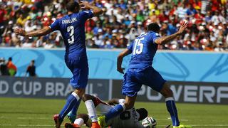 Italia vs. Costa Rica: árbitro no cobró penal contra Campbell