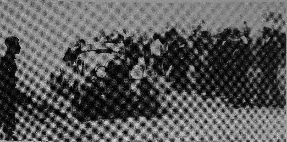 Los autos y sus pilotos eran saludados en Pisco y a lo largo del camino. En esa carrera "Gran Premio 1925" del Touring, Faucett nunca dejó el primer lugar. (Foto: GEC Archivo Histórico)
