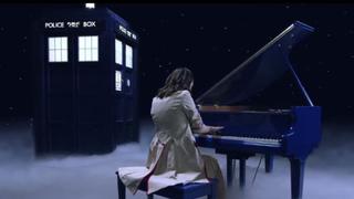 YouTube: pianista sale de la Tardis y toca tema de Doctor Who