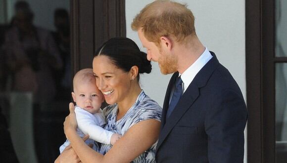 Meghan Markle y el príncipe Harry con Archie de Sussex. (Foto: AFP)