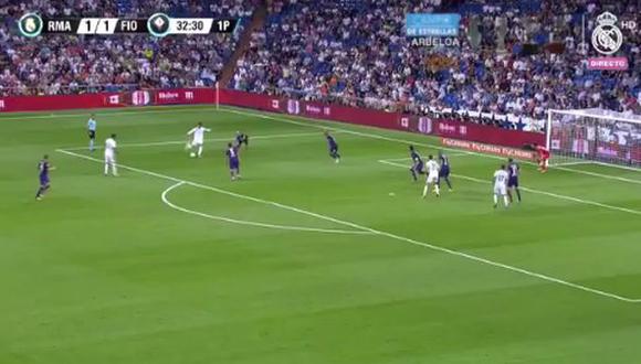 Cristiano Ronaldo convirtió un alucinante golazo que acabó en el palo más lejano de la Fiorentina. El portero rival apenas atinó a voltear la mirada cuando la pelota ingresó a las redes. (Foto: captura de video)